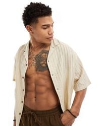 ASOS - Camisa Extragrande A Rayas Texturizadas De Manga Corta Con Cuello De Solapas De -Beis Neutro - Lyst