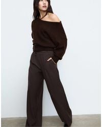 Stradivarius - Pantalon habillé coupe décontractée à rayures et taille croisée - marron - Lyst
