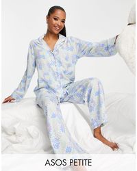 ASOS - Asos design petite – exklusiver modal-pyjama aus hemd und hose mit blümchenmuster - Lyst