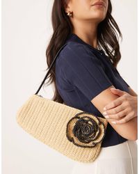 ASOS - Sac porté épaule asymétrique en paille avec grosse fleur à coutures contrastantes - neutre - Lyst