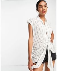 River Island - – vorn gebundenes, kurzärmliges hemd mit streifen - Lyst