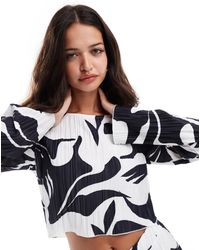 Y.A.S - Y.a.s - crop top d'ensemble plissé à imprimé - et blanc - Lyst