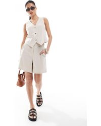 Vero Moda - Short d'ensemble ajusté en aspect lin - taupe - Lyst