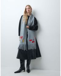 Pieces - Knitted Long Tassel Scarf With Embroidered Motif Details - Lyst
