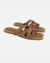 Stradivarius - – flache sandalen aus spaltleder - Lyst