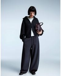 Bershka - – flauschige barrel-hose - Lyst