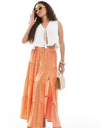 Miss Selfridge - Gonna Lunga A Balze Arancione A Fiorellini Con Spacco Laterale - Lyst