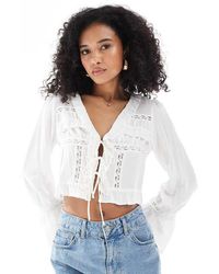 New Look - Blusa Corta Bianca Allacciata Sul Davanti - Lyst