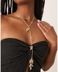 ASOS - Lariat-Ketting Met Meerdere Rijen En Details Van Gehamerde Bloemblaadjes - Lyst