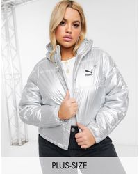 PUMA Plus – Kurz geschnittene Metallic-Pufferjacke - Mettallic