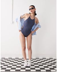 Weekday - Maillot 1 pièce brillant à encolure américaine et dos nu avec liens noués - cendré - Lyst