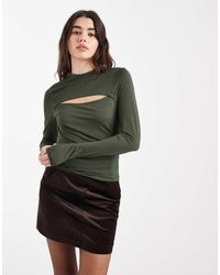 ASOS - Top Van Gladde Stof Met Lange Mouwen En Uitsnijding - Lyst