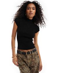 Stradivarius - Top A Maniche Corte Con Collo Alto - Lyst