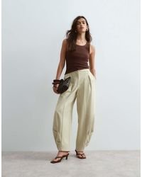 ARRANGE - Pleat Barrel Leg Tailored Pants - Lyst