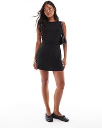 Vero Moda - Robe courte et moulante à détail froncé et encolure bateau - Lyst
