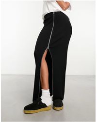 & Other Stories - Falda semilarga negra con diseño minimalista y detalle - Lyst