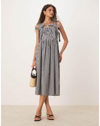 Nobody's Child - Dallas - robe mi-longue à carreaux vichy avec nœud - noir et blanc - Lyst