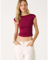 Stradivarius - T-Shirt Bordeaux Con Schiena Scoperta - Lyst