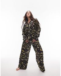 TOPSHOP - Pyjama avec chemise et pantalon en satin à imprimé animal style grunge et liseré - Lyst