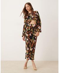 ASOS - – plissee-midikleid mit dunklem blumenmuster, cut-out und schleife auf der vorderseite - Lyst