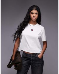 Tommy Hilfiger - T-Shirt Squadrata Bianca Con Logo Centrale - Lyst