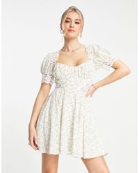Dames Kleding voor voor Jurken voor Korte en mini-jurken Love Triangle Kanten Mini-jurk Met Lange Mouwen En Open Achterkant in het Zwart Dames Kleding voor voor Jurken voor Korte en mini-jurken Love Triangle Kanten Mini-jurk Met Lange Mouwen En Open Achterkant in het Zwart