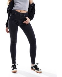 ONLY - – eng geschnittene jeans aus dunkelem denim mit push-up-effekt - Lyst