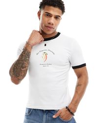 ASOS - T-shirt attillata bianca con bordi a contrasto e stampa di peperoncino sul petto - Lyst