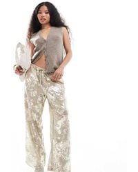 Only Petite - Broek Met Wijde Pijpen En Folieprint - Lyst