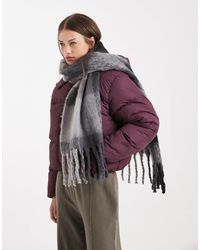 Vero Moda - – weicher bouclé-schal mit karomuster - Lyst