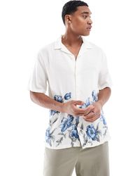 Abercrombie & Fitch - Camicia a maniche corte bianca a fiori blu - Lyst