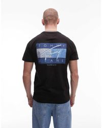 Tommy Hilfiger - T-Shirt Nera Con Grafica Della Bandiera Stampata Sul Retro - Lyst