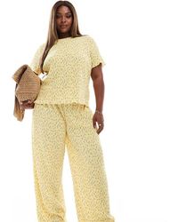 Pieces Plus - Pantalones Amarillos Muy Plisados De Pernera Ancha Con Estampado De Florecitas De Pieces Curve (Parte De Un Conjunto) - Lyst