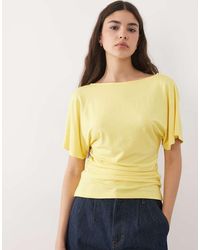 ASOS - Getailleerd T-Shirt Met Uitlopende Mouwen En V-Detail Aan De Achterkant - Lyst