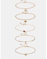 ASOS - Multipack De Pulseras Doradas Con Cadenas Finas Y Detalles De Charms Colgantes De - Lyst