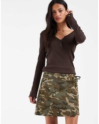 Pieces - Denim Minirok Met Overslag Aan De Taille En Camouflageprint - Lyst