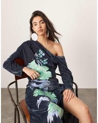 ASOS - Vestido Midi De Manga Larga Con Bordados Florales Y Escote Bardot De Terciopelo De -Rojo - Lyst