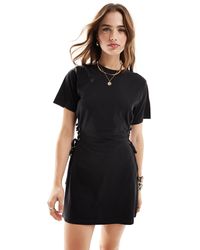 Miss Selfridge - Robe t-shirt courte nouée sur les côtés - Lyst