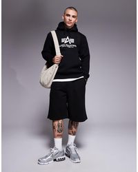 Alpha Industries - Sudadera Negra Con Capucha Y Logo En El Pecho De Alpha - Lyst