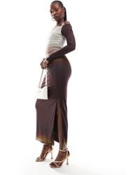 Kaiia - Exclusivité - - robe longue double épaisseur près du corps à manches longues et épaule dénudée - marron dégradé - Lyst