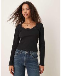 ASOS - Geribbelde Top Met Ronde Hals, Lange Mouwen En Kanten Rand - Lyst