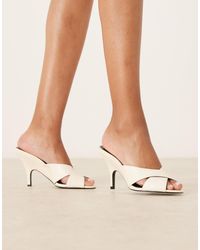 Mango - Sandales à talon en cuir avec brides croisées - ivoire - Lyst