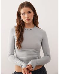 Weekday - Top ajusté ultra doux à manches longues avec passe-pouces - clair - Lyst