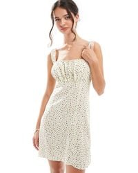 ASOS - – minikleid mit eckigem ausschnitt, geraffter brustpartie, gebundener rückseite und blümchenmuster - Lyst