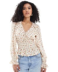 New Look - Top Met Fijne Bloemenprint En V-Hals - Lyst