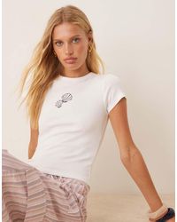 Gina Tricot - Slim-Fit T-Shirt Met Korte Mouwen En Schelpenprint - Lyst