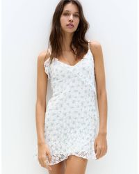 Pull&Bear - Robe courte en dentelle à fleurs et volants - Lyst