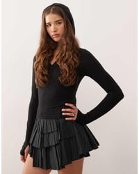 Weekday - Slim-Fit Top Met Korte Rits, Lange Mouwen En Capuchon - Lyst