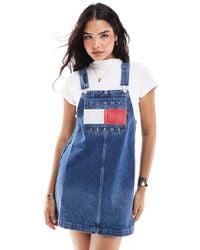 Tommy Hilfiger - Vestido Vaquero Estilo Peto Con Lavado Medio Y Detalle De Bandera Retro De -Azul - Lyst