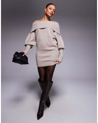 Aria Cove - Vestito Maglia Corto Color Avena Con Maniche A Palloncino E Scollo Alla Bardot Profondo Asimmetrico - Lyst